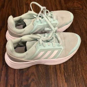 Womans Adidas cloud foam shoes